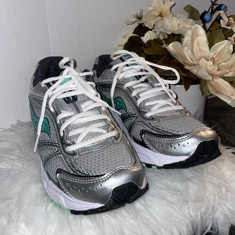Women Saucony Grid Phantom 10 Running Shoes S15141-3 Mint Gray Silver Size 9